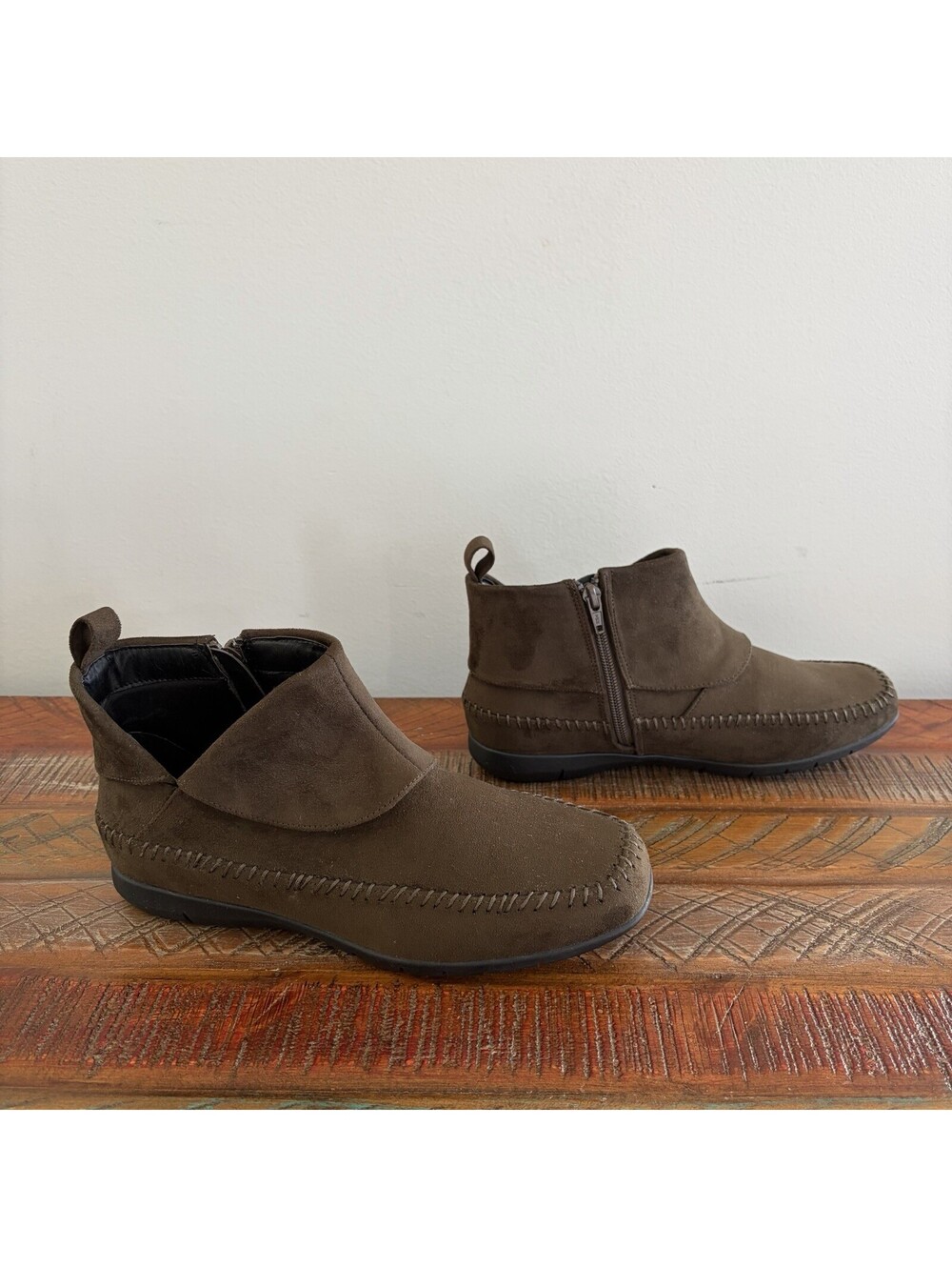 Comfortview Women’s 9M Rory Ankle Boots Brown Faux Suede Side Zip Moc Toe Boho
